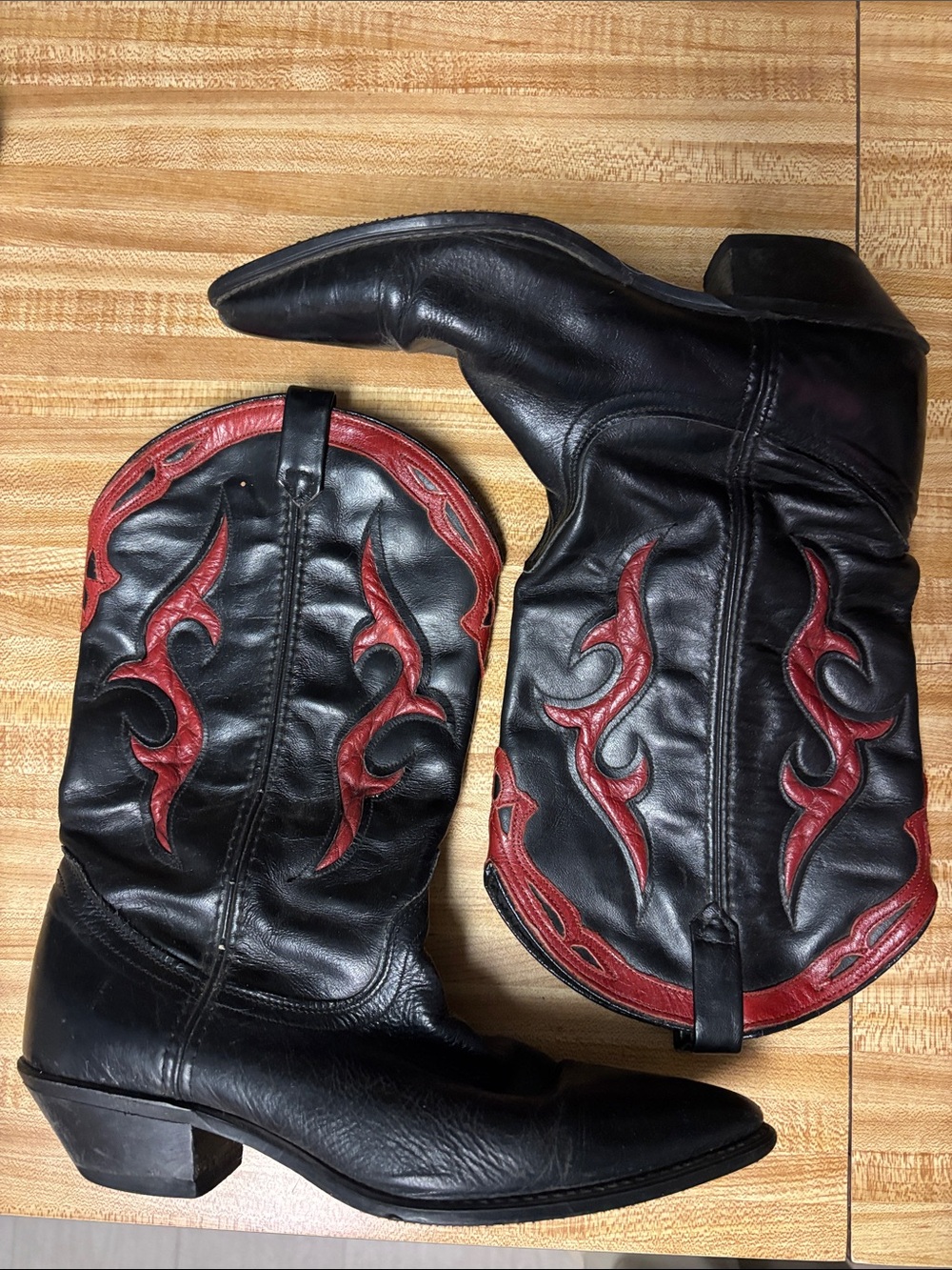 dingo Black Leather Women's Western Heeled Boots with Red Inlay